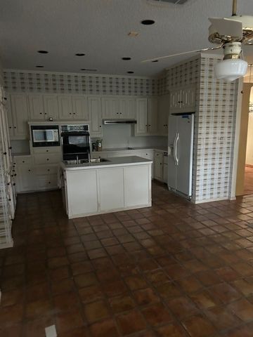 4708 El Caballero Court, Arlington, TX 76017