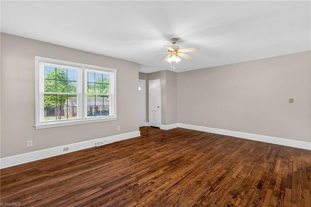 1118 Woodleigh Circle, Reidsville, NC 27320