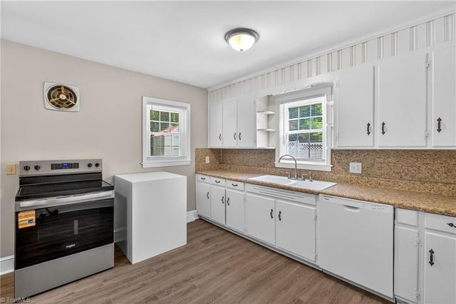 1118 Woodleigh Circle, Reidsville, NC 27320