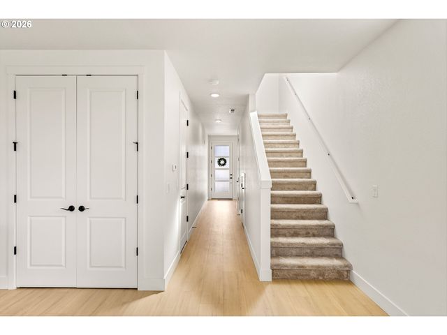 16028 Serres Farms Way, Oregon City, OR 97045