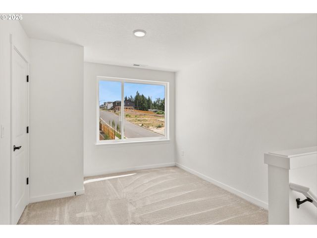 16028 Serres Farms Way, Oregon City, OR 97045