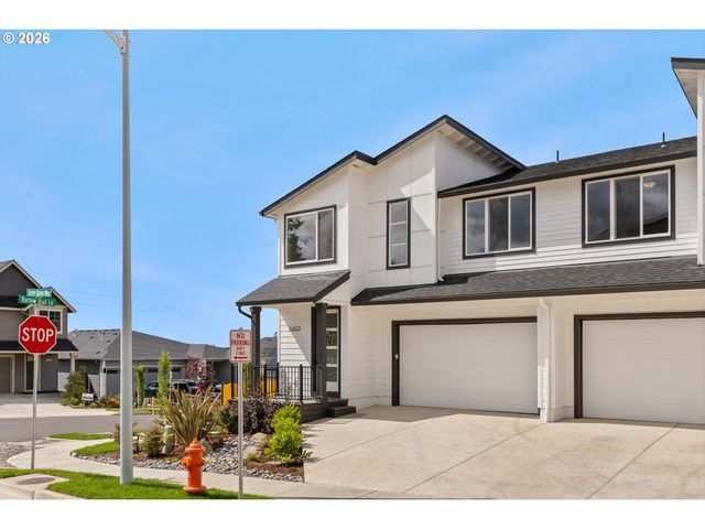 16028 Serres Farms Way, Oregon City, OR 97045