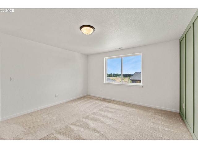16028 Serres Farms Way, Oregon City, OR 97045