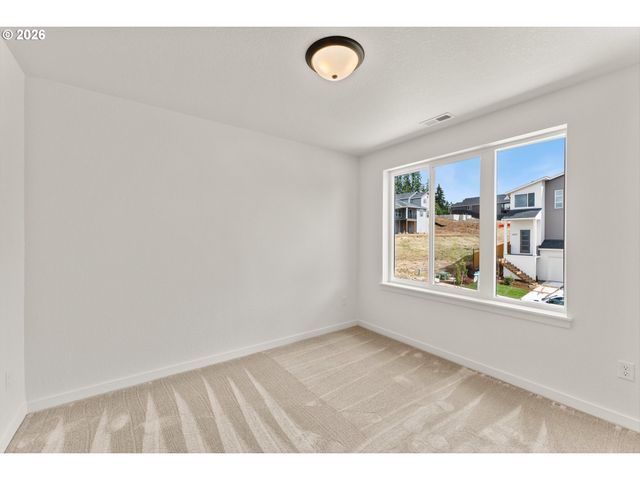 16028 Serres Farms Way, Oregon City, OR 97045