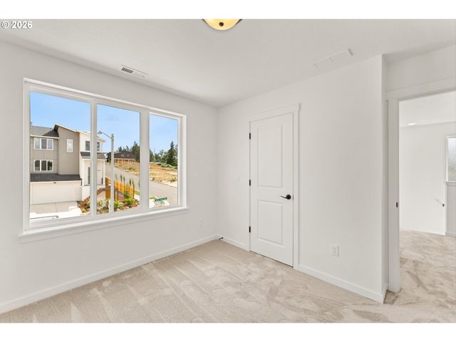 16028 Serres Farms Way, Oregon City, OR 97045