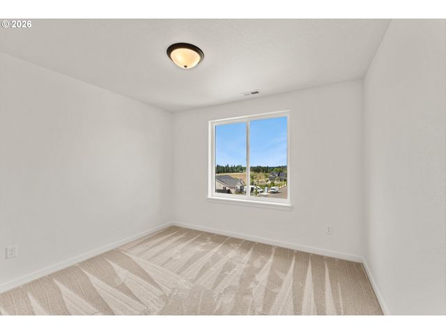 16028 Serres Farms Way, Oregon City, OR 97045