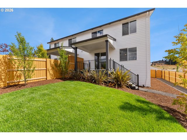 16028 Serres Farms Way, Oregon City, OR 97045