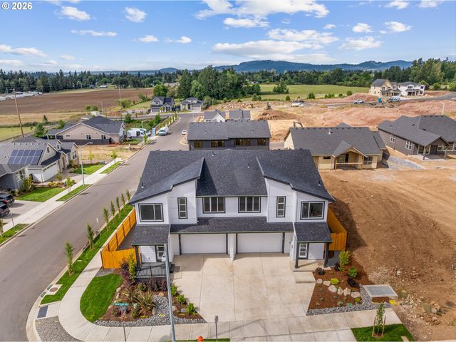 16028 Serres Farms Way, Oregon City, OR 97045