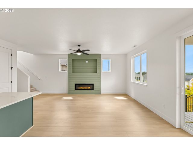 16028 Serres Farms Way, Oregon City, OR 97045