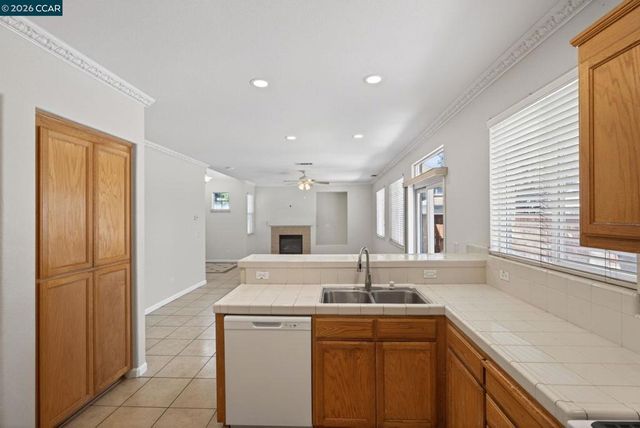 149 Maidenhair St, Pittsburg, CA 94565