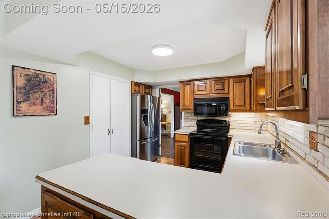 8648 Tamarack Drive, Shelby Twp, MI 48317