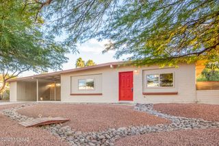 7026 E Calle Ileo, Tucson, AZ 85710