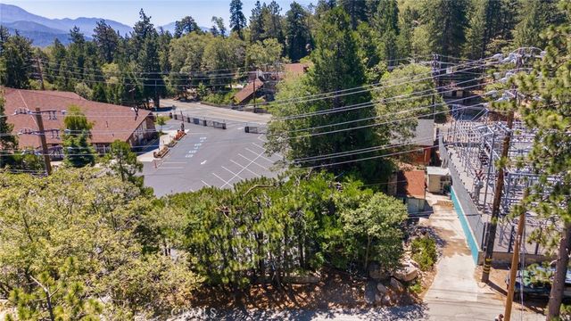 27601 Weirwood Drive, Lake Arrowhead, CA 92352