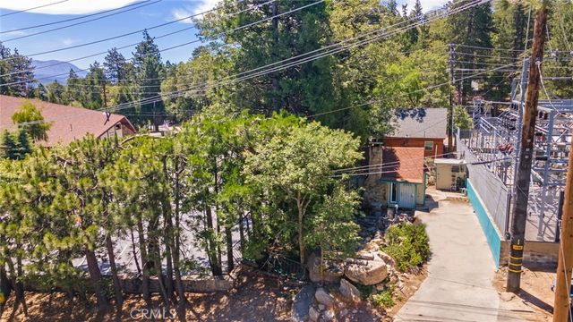27601 Weirwood Drive, Lake Arrowhead, CA 92352