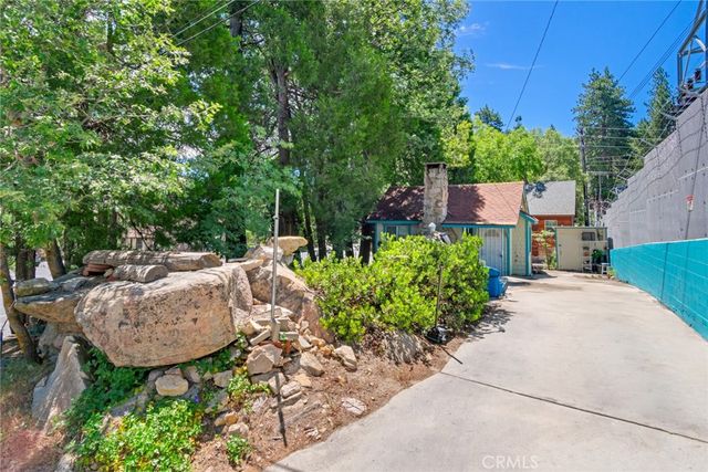 27601 Weirwood Drive, Lake Arrowhead, CA 92352