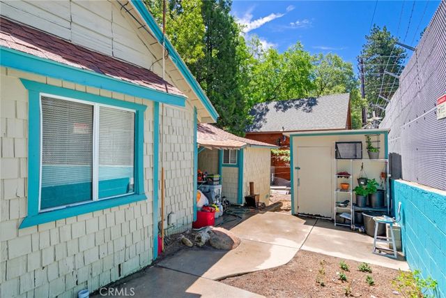 27601 Weirwood Drive, Lake Arrowhead, CA 92352