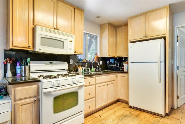 27601 Weirwood Drive, Lake Arrowhead, CA 92352