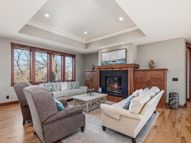 1912 Linner Woods Court, Wayzata, MN 55391