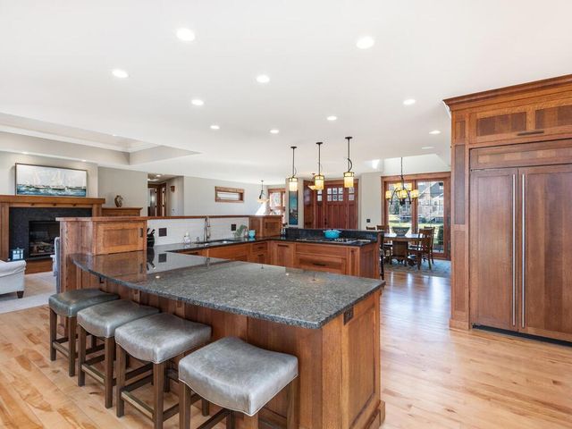 1912 Linner Woods Court, Wayzata, MN 55391