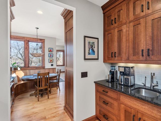 1912 Linner Woods Court, Wayzata, MN 55391