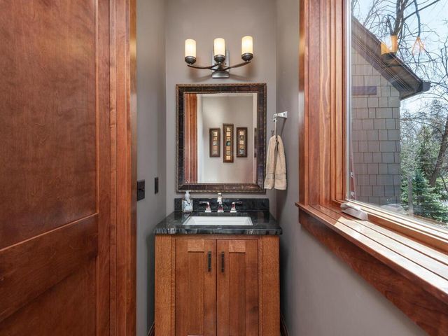 1912 Linner Woods Court, Wayzata, MN 55391