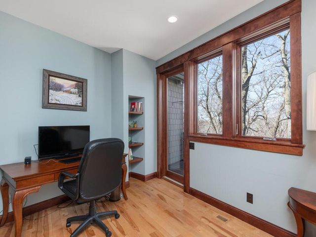 1912 Linner Woods Court, Wayzata, MN 55391