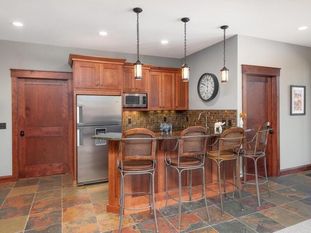 1912 Linner Woods Court, Wayzata, MN 55391