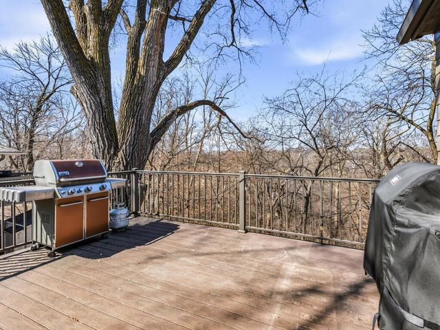 1912 Linner Woods Court, Wayzata, MN 55391