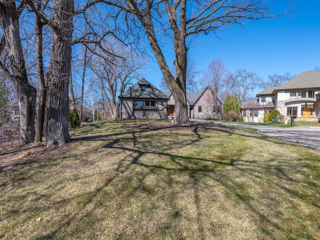 1912 Linner Woods Court, Wayzata, MN 55391