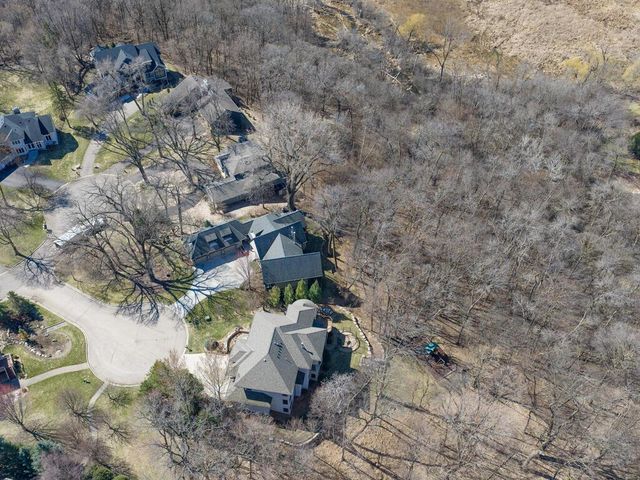 1912 Linner Woods Court, Wayzata, MN 55391