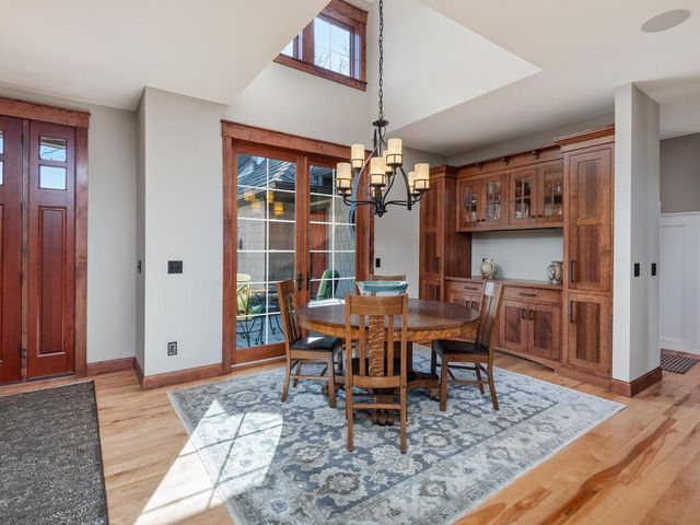 1912 Linner Woods Court, Wayzata, MN 55391