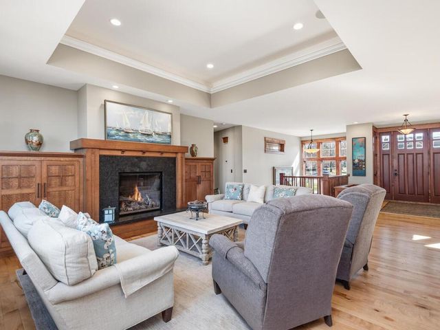 1912 Linner Woods Court, Wayzata, MN 55391