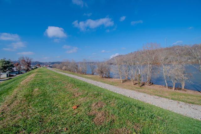 1017 E 2nd Street, Maysville, KY 41056