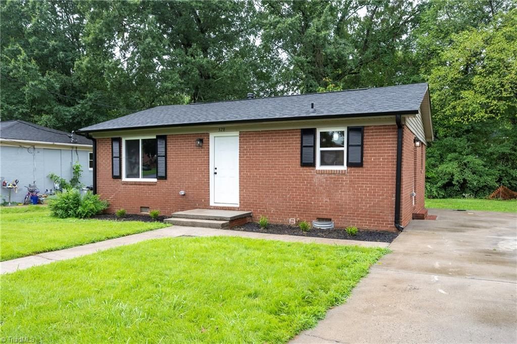 328 Pennington Avenue, Lexington, NC 27292