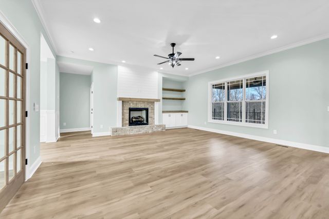 1551 Buck Ridge Ct, Cunningham, TN 37052