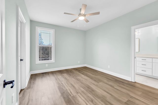 1551 Buck Ridge Ct, Cunningham, TN 37052