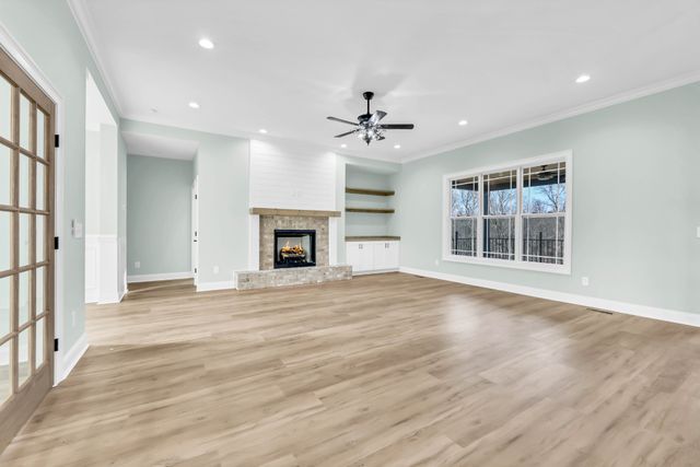 1551 Buck Ridge Ct, Cunningham, TN 37052