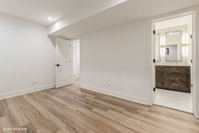 1053 N Damen Avenue, Chicago, IL 60622