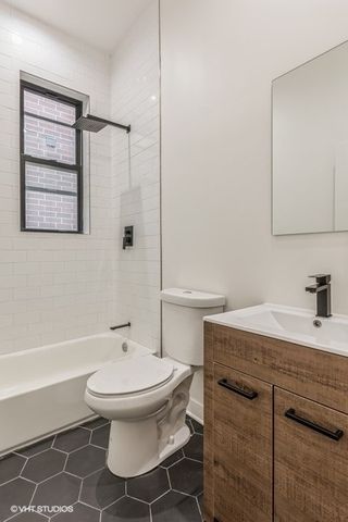 1053 N Damen Avenue, Chicago, IL 60622