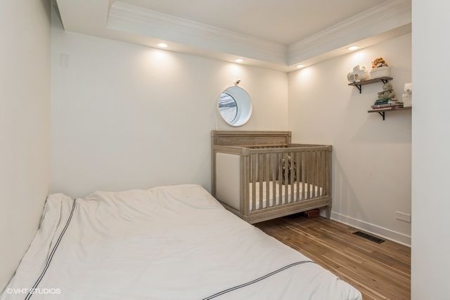 1053 N Damen Avenue, Chicago, IL 60622