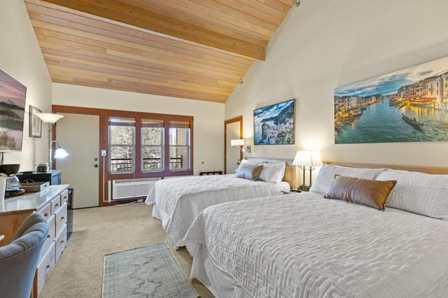 18575 SW Century Drive 2033-2034, Bend, OR 97702