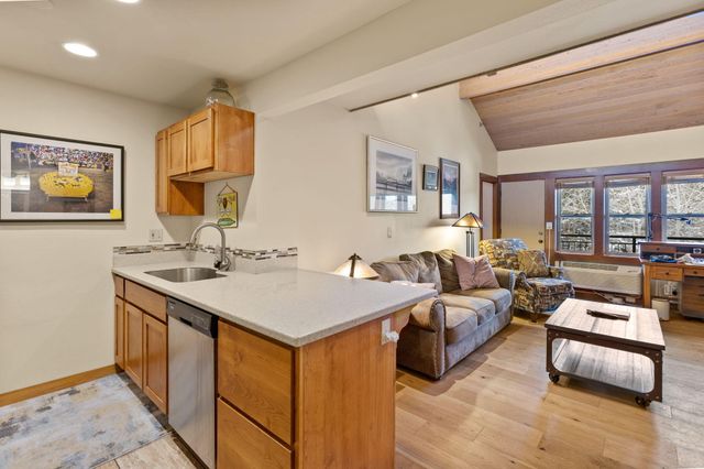 18575 SW Century Drive 2033-2034, Bend, OR 97702