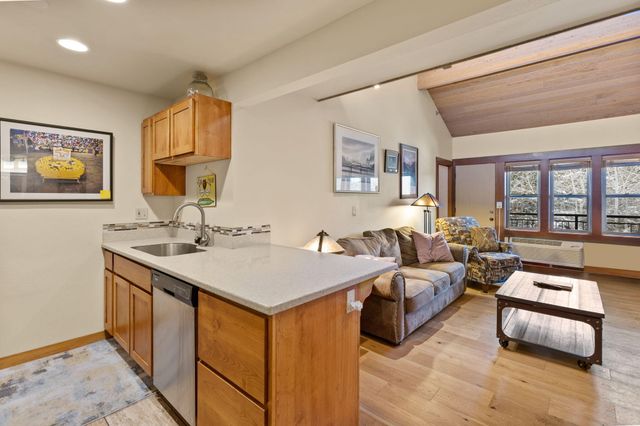 18575 SW Century Drive 2033-2034, Bend, OR 97702