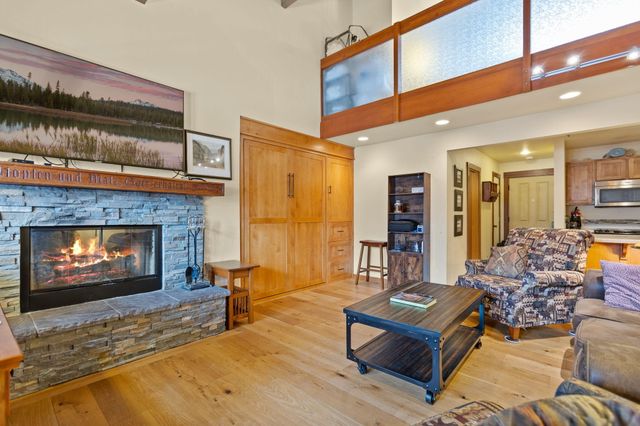 18575 SW Century Drive 2033-2034, Bend, OR 97702