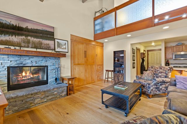 18575 SW Century Drive 2033-2034, Bend, OR 97702