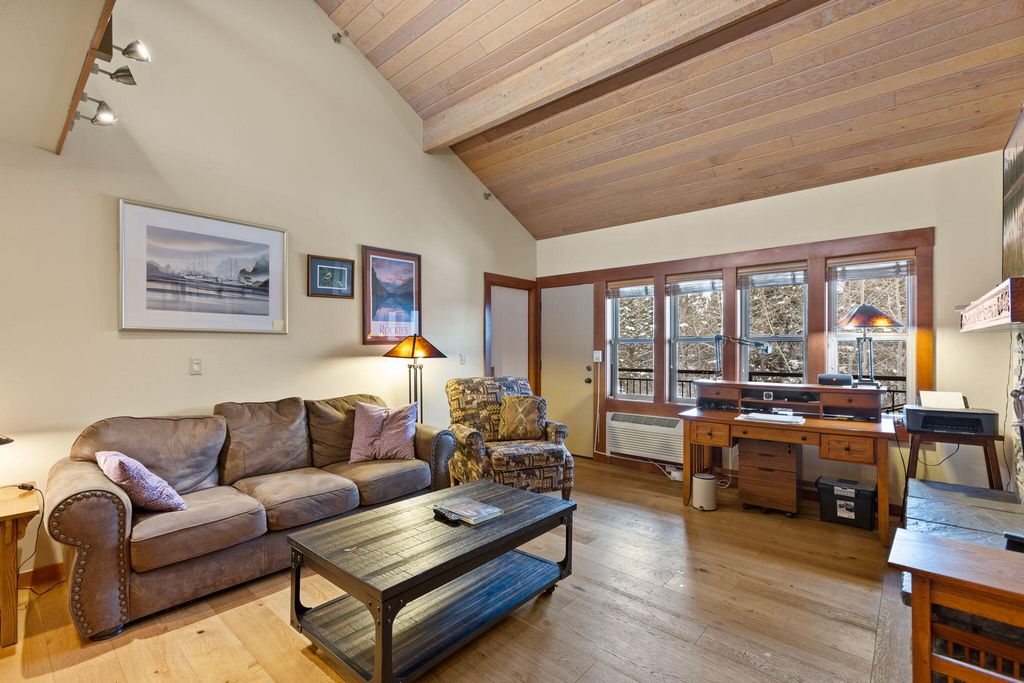 18575 SW Century Drive 2033-2034, Bend, OR 97702