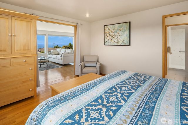 1128 Sea Vista Place, Edmonds, WA 98020