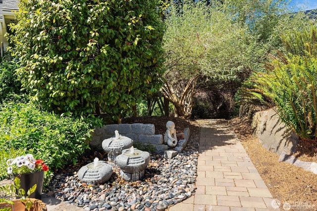 1128 Sea Vista Place, Edmonds, WA 98020