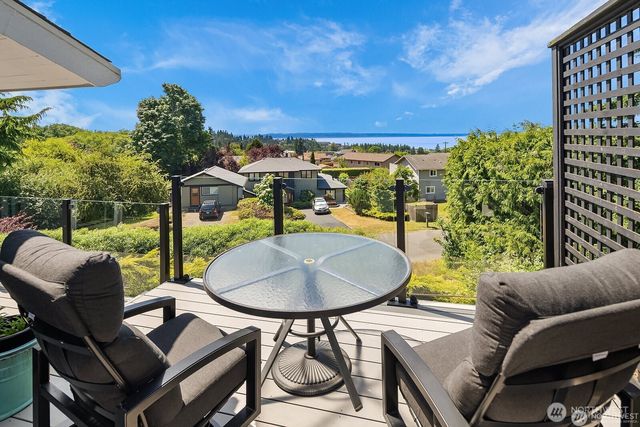 1128 Sea Vista Place, Edmonds, WA 98020