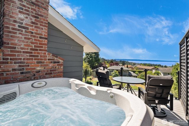 1128 Sea Vista Place, Edmonds, WA 98020